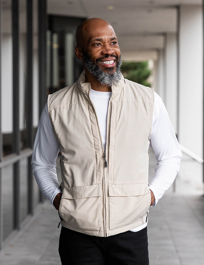 ベスト COTTWEILER big pocket Journey vest Q.U.E.S.T Men's Travel Vest with Hidden Pockets | SCOTTeVEST