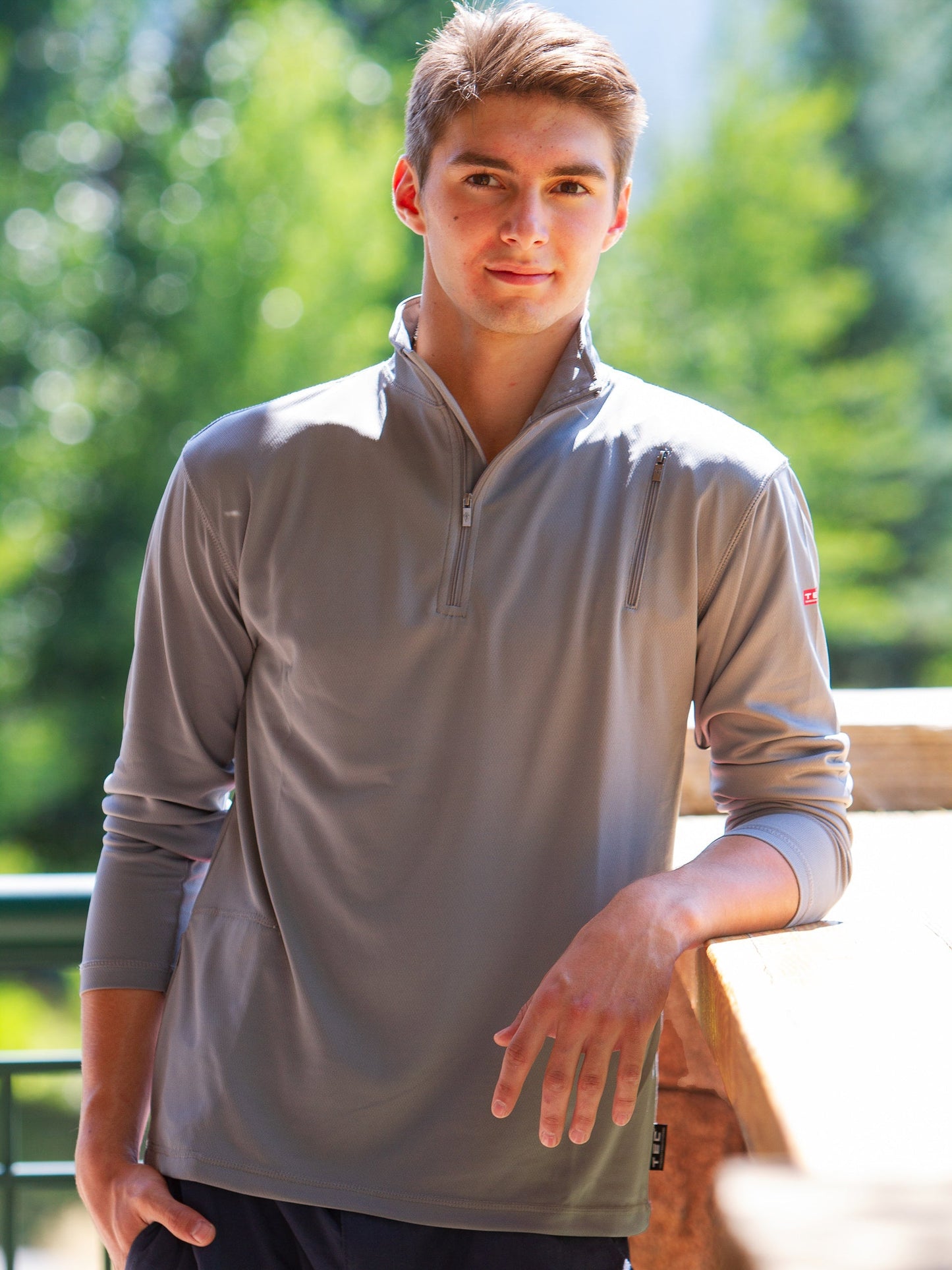 Qzip Qzip Men's Zip Pullover Shirt with Hidden Pockets | SCOTTeVEST